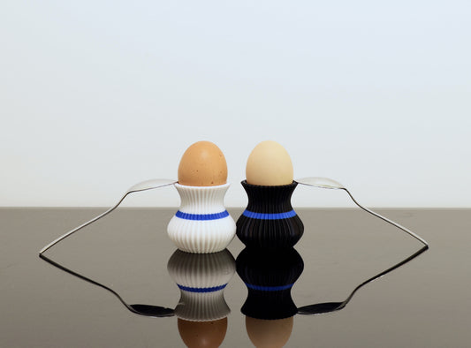 Design Eierbecher aus PLA – OVO in Juppen Design aus dem 3D-Drucker
Moderner Eierbecherhalter auf Frühstückstisch – stylisches PLA-Accessoire
Eierbecher in  Juppen-Edition – umweltfreundlich und stabil
OVO Eierbecher mit Ei – organische Form für sicheren Stand