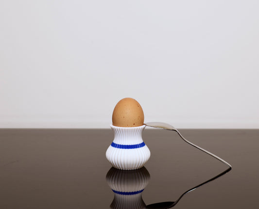 Design Eierbecher aus PLA – OVO in Juppen Design aus dem 3D-Drucker
Moderner Eierbecherhalter auf Frühstückstisch – stylisches PLA-Accessoire
Eierbecher in  Juppen-Edition – umweltfreundlich und stabil
OVO Eierbecher mit Ei – organische Form für sicheren Stand