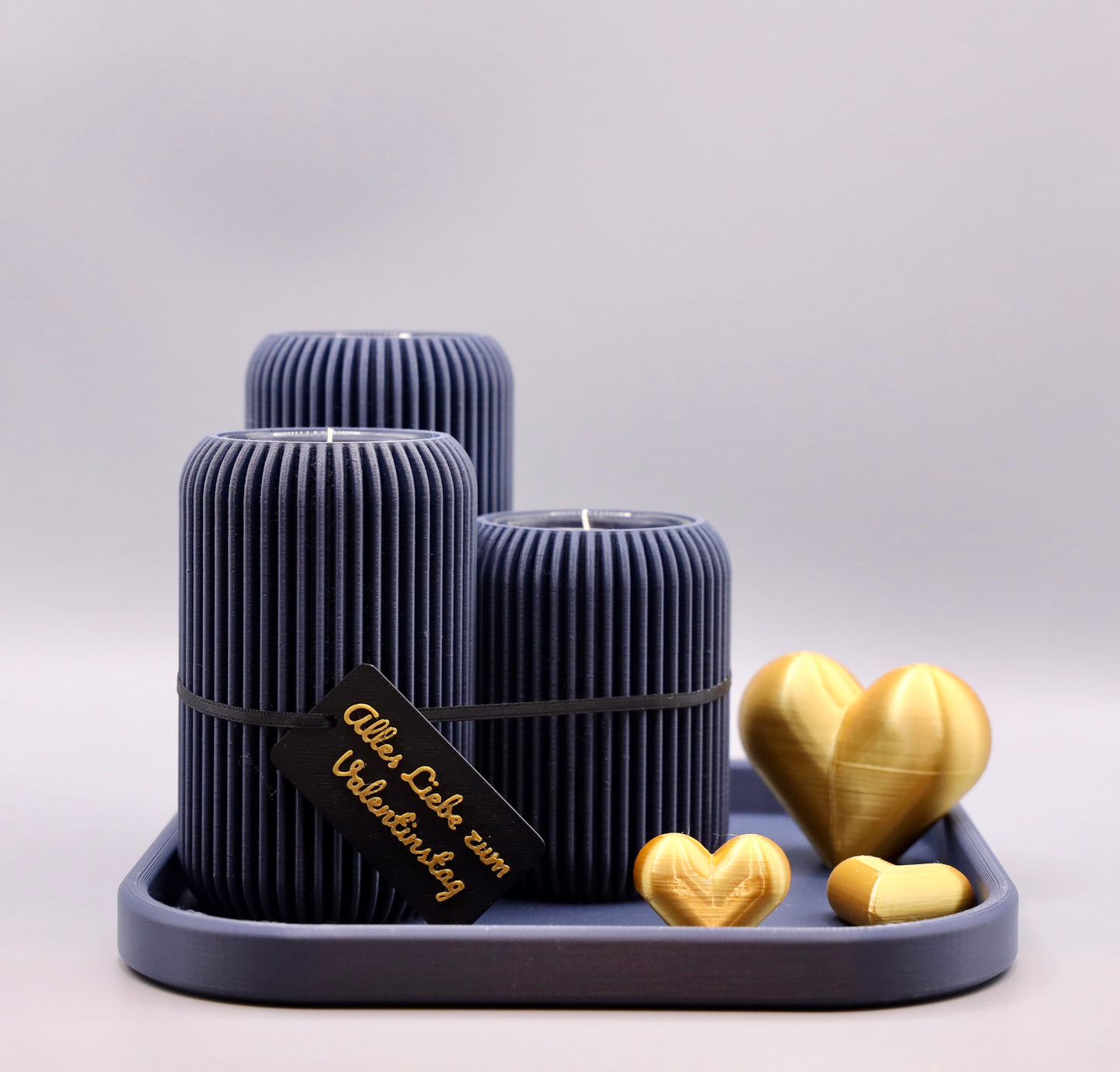 The Lume 3er Set Kerzenhalter in Tiefseeblau mit goldfarbenem Akzent