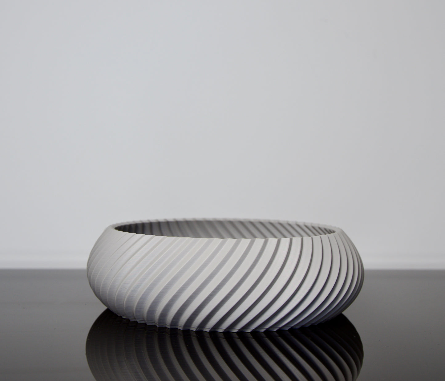 Schale Aluna von Wälder Create – modern-minimalistisches Design aus dem Bregenzerwald, 3D-gedruckt aus umweltfreundlichem PLA-Biokunststoff, ideal als Deko-Schale oder für kleine Alltagsgegenstände – erhältlich in der Linea Pure Farbkollektion oder Juppen Edition. 