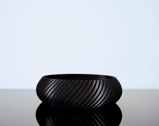 Schale Aluna von Wälder Create – modern-minimalistisches Design aus dem Bregenzerwald, 3D-gedruckt aus umweltfreundlichem PLA-Biokunststoff, ideal als Deko-Schale oder für kleine Alltagsgegenstände – erhältlich in der Linea Pure Farbkollektion oder Juppen Edition. 