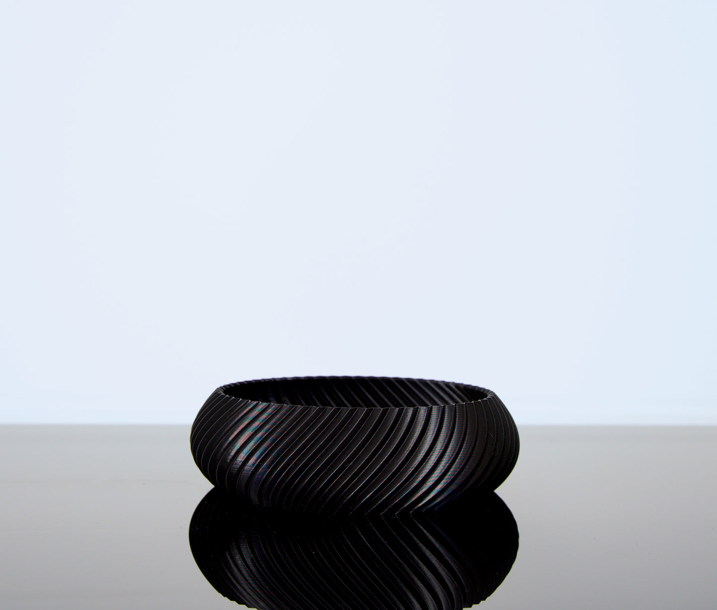 Schale Aluna von Wälder Create – modern-minimalistisches Design aus dem Bregenzerwald, 3D-gedruckt aus umweltfreundlichem PLA-Biokunststoff, ideal als Deko-Schale oder für kleine Alltagsgegenstände – erhältlich in der Linea Pure Farbkollektion oder Juppen Edition. 