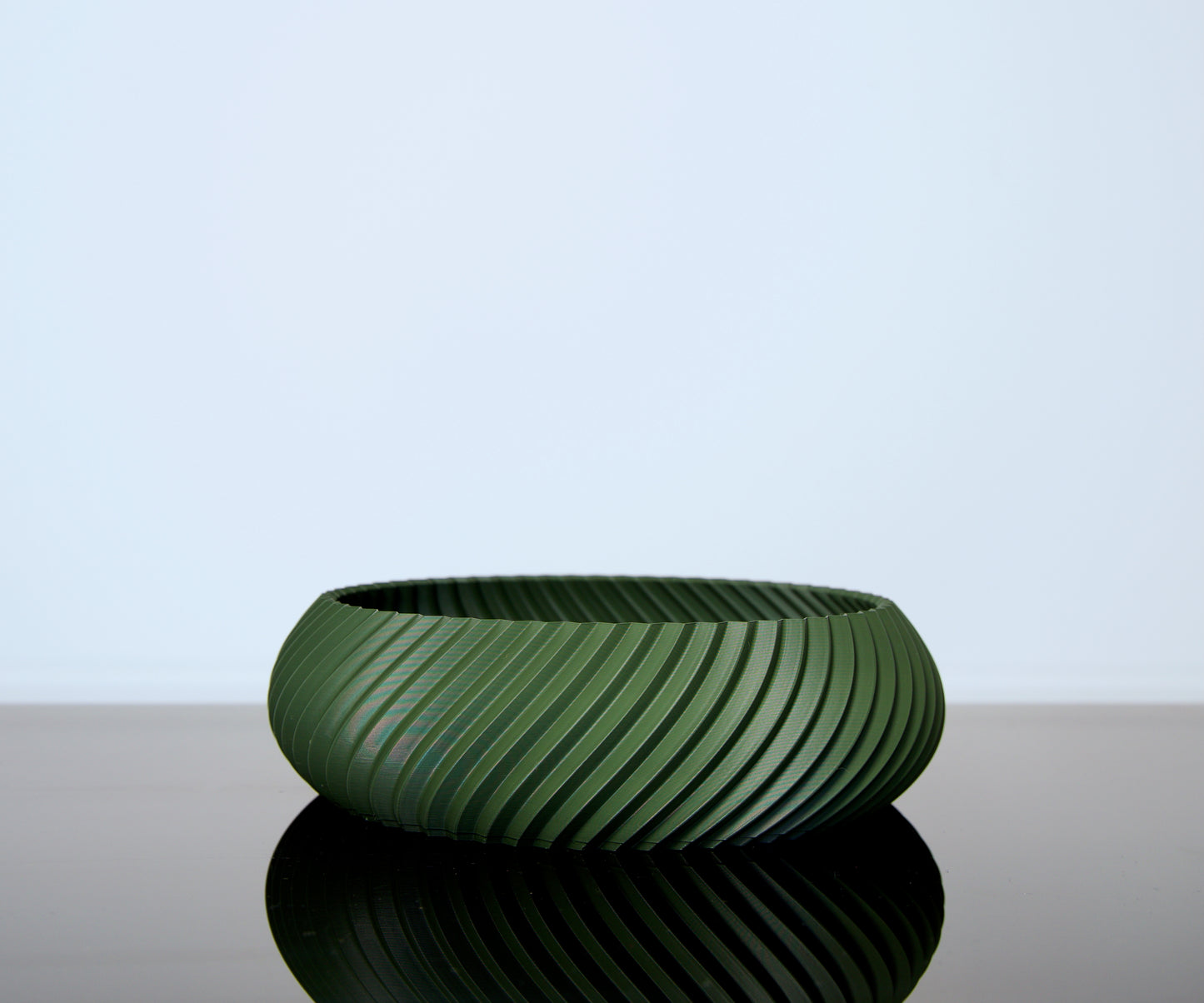 Schale Aluna von Wälder Create – modern-minimalistisches Design aus dem Bregenzerwald, 3D-gedruckt aus umweltfreundlichem PLA-Biokunststoff, ideal als Deko-Schale oder für kleine Alltagsgegenstände – erhältlich in der Linea Pure Farbkollektion oder Juppen Edition. 