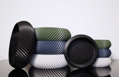 Schale Aluna von Wälder Create – modern-minimalistisches Design aus dem Bregenzerwald, 3D-gedruckt aus umweltfreundlichem PLA-Biokunststoff, ideal als Deko-Schale oder für kleine Alltagsgegenstände – erhältlich in der Linea Pure Farbkollektion oder Juppen Edition. 