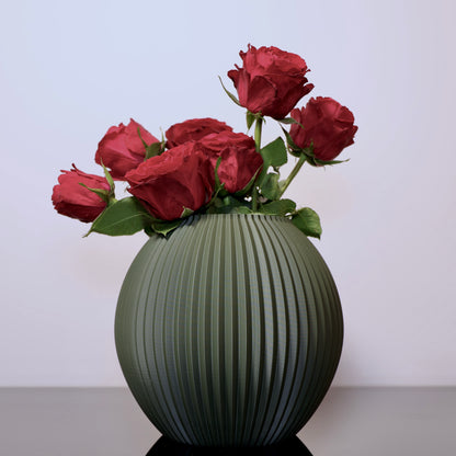 Für Briganta – Linea Pure Edition:

Briganta Vase in Steingrau – matt, ruhig und elegant aus nachhaltigem Biokunststoff PLA
Minimalistische Vase für Trockenblumen – 3D-gedruckt im Bregenzerwald
Briganta in Tiefseeblau – moderner Farbakzent mit organischer Formensprache
Briganta als dezentes Designobjekt – verbindet Handwerk und zeitgenössisches Wohnen