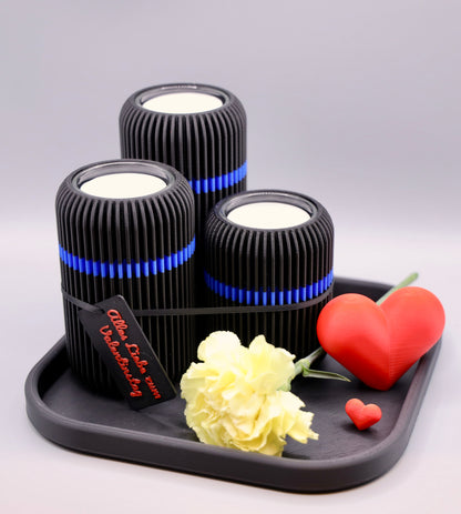 Schwarzes The Lume 3er Set mit blauem Akzent und Blumen- und Herzdekoration