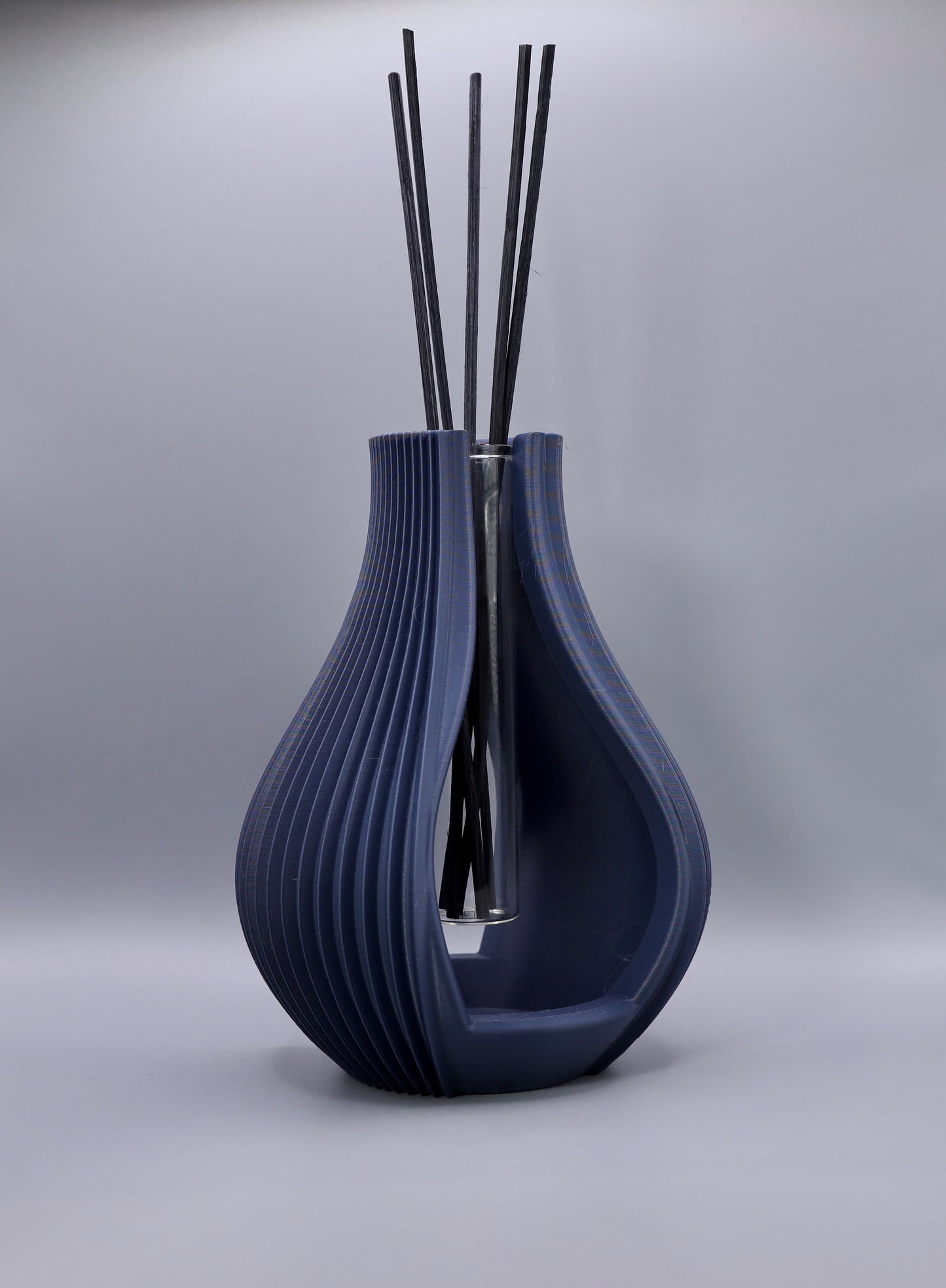 „Silena Vase als Design-Statement – minimalistische 3D-gedruckte Vase für einzelne Blume oder Duftstäbchen“