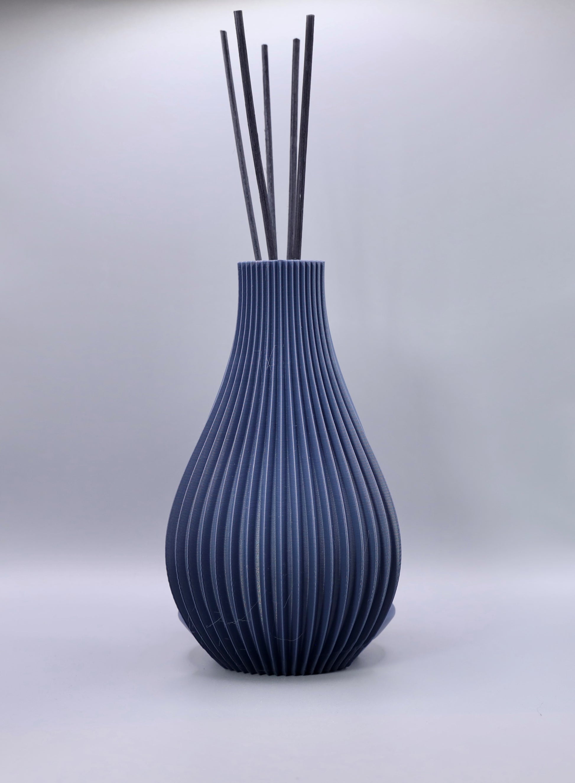 „Silena Vase als Design-Statement – minimalistische 3D-gedruckte Vase für einzelne Blume oder Duftstäbchen“
